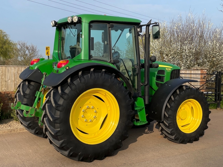 John Deere 6430