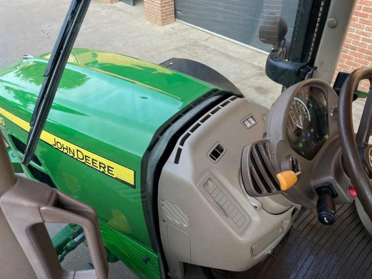 John Deere 6430