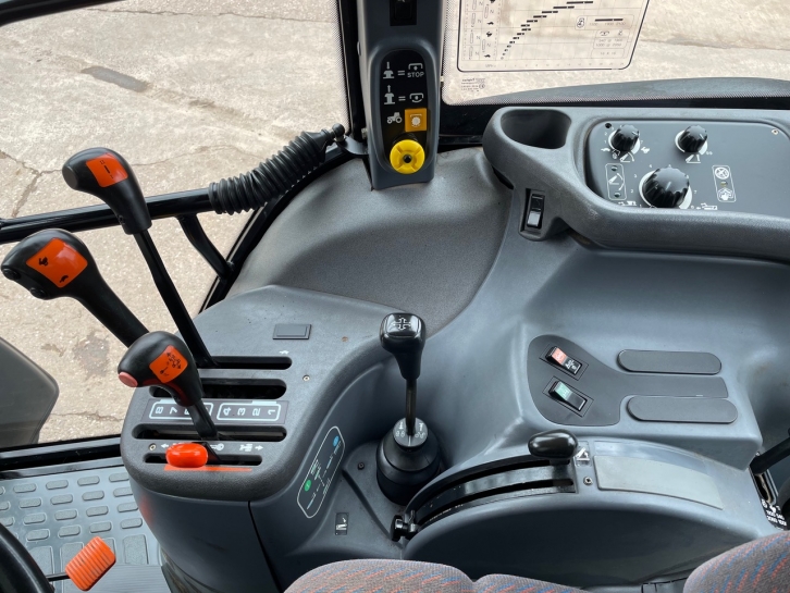 New Holland TS110