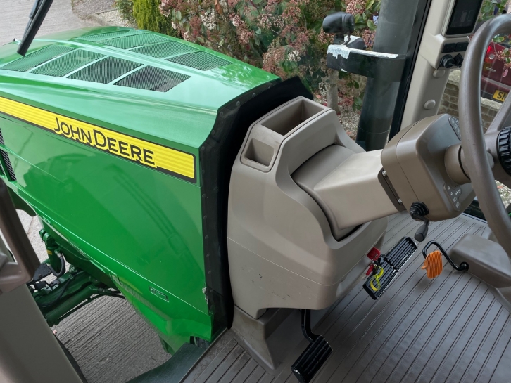 John Deere 7230R