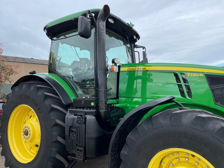 John Deere 7230R