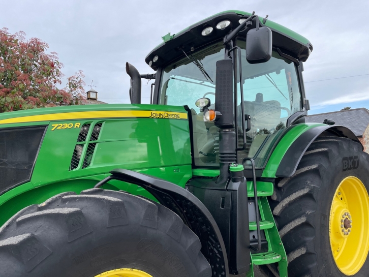 John Deere 7230R
