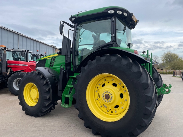 John Deere 7230R
