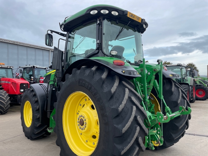 John Deere 7230R