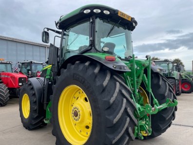 John Deere 7230R