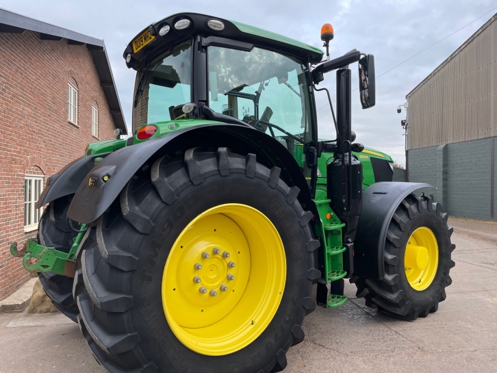 John Deere 6215R Ultimate Edition