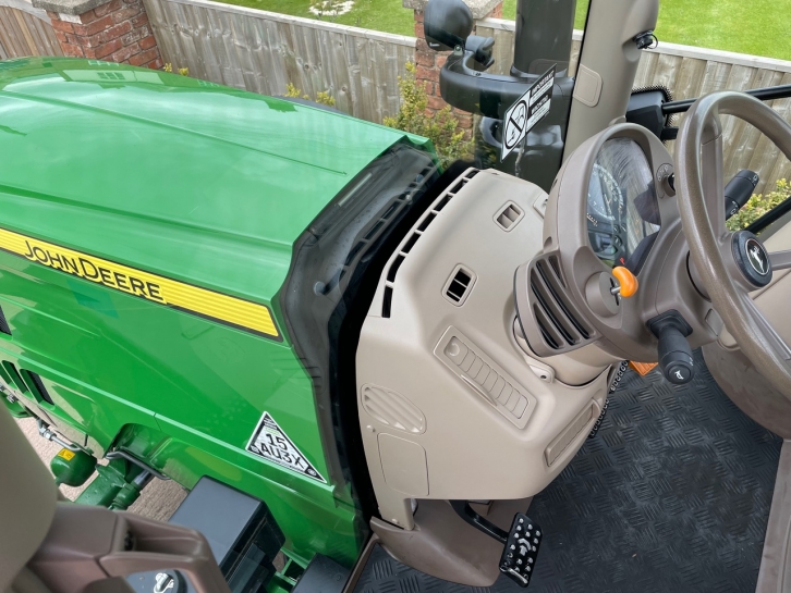 John Deere 6215R Ultimate Edition