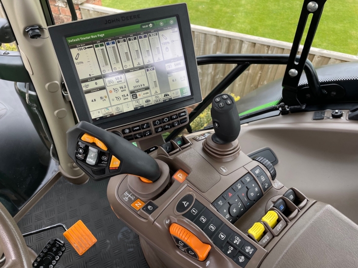 John Deere 6215R Ultimate Edition