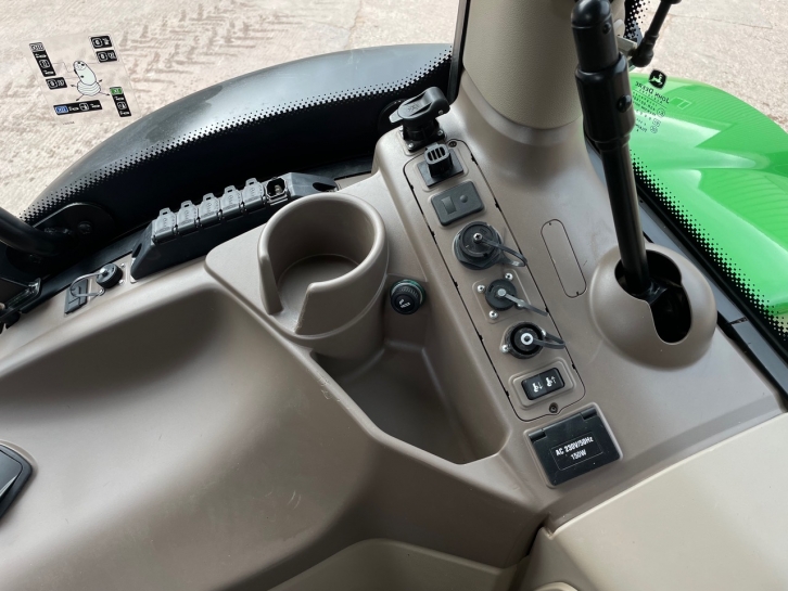 John Deere 6215R Ultimate Edition