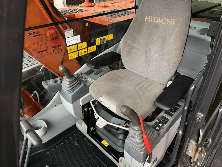Hitachi Zaxis 130 LCN