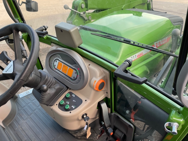 Fendt 211
