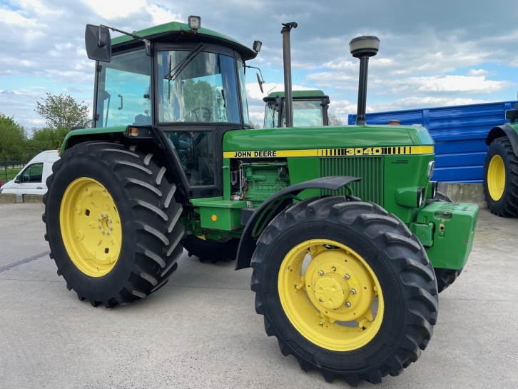 John Deere 3040