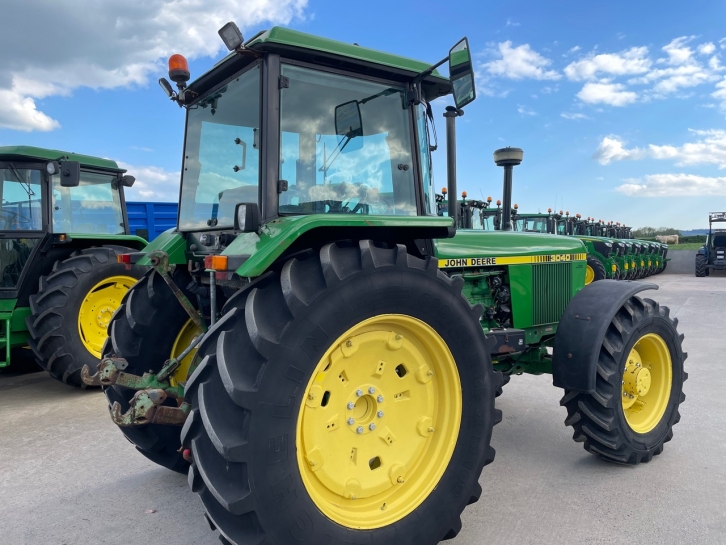 John Deere 3040