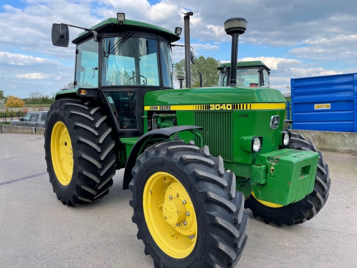 John Deere 3040