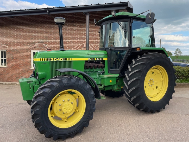 John Deere 3040