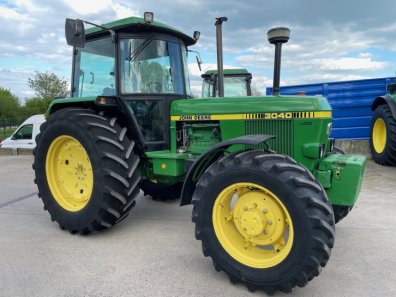 John Deere 3040