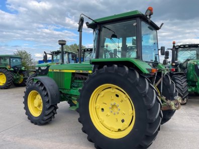 John Deere 3040