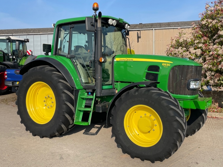 John Deere 6930
