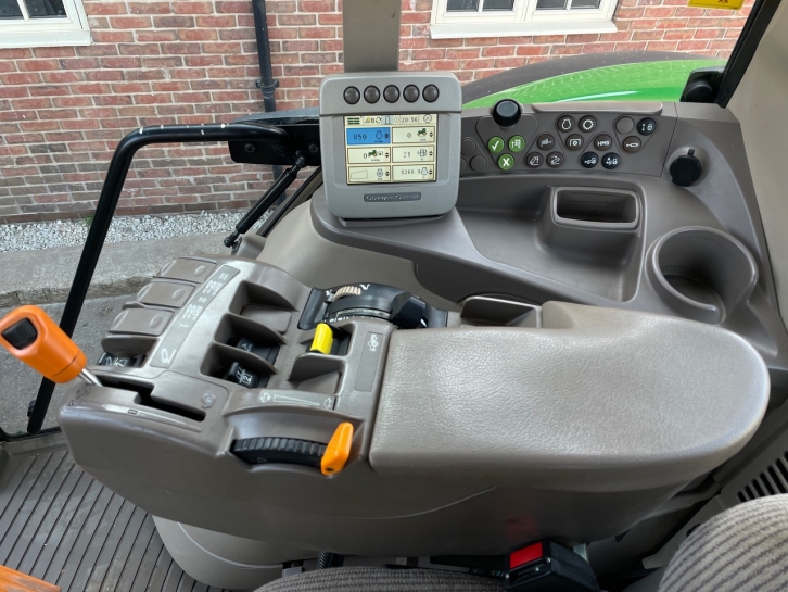 John Deere 6930