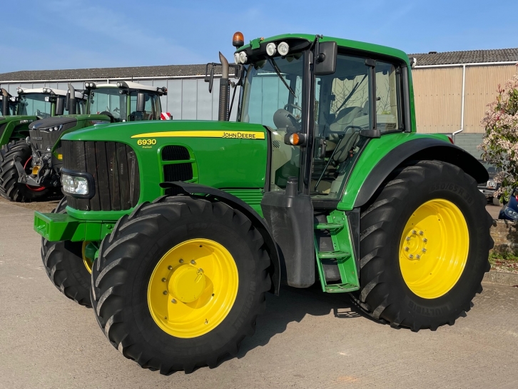 John Deere 6930