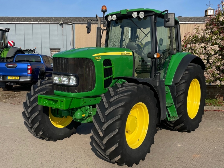 John Deere 6930