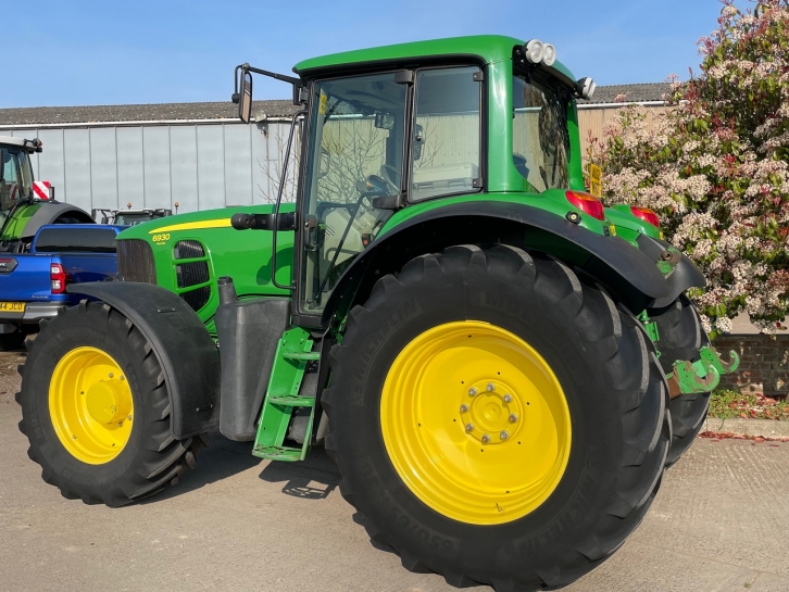 John Deere 6930