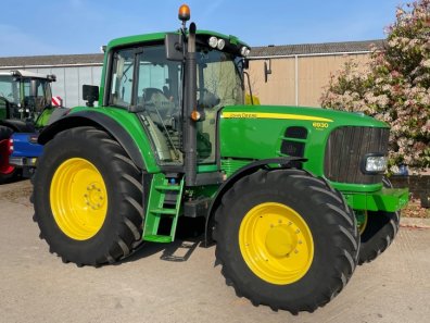 John Deere 6930