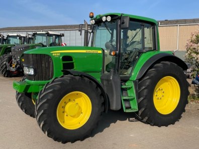 John Deere 6930