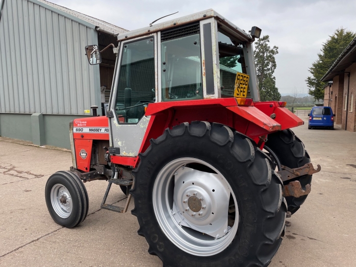 Massey Ferguson 690