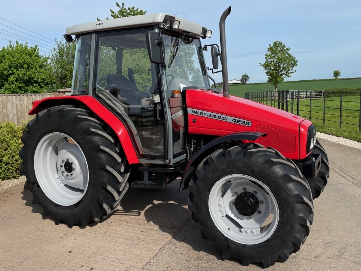 Massey Ferguson 4235