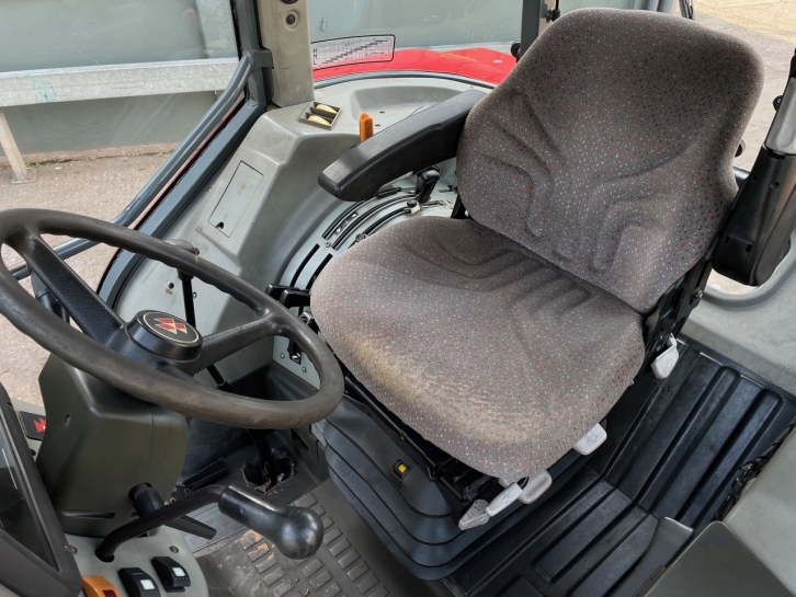 Massey Ferguson 4235