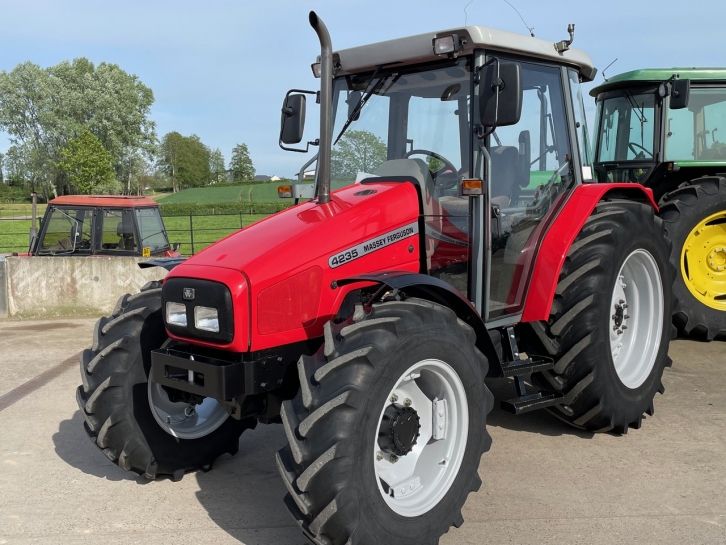 Massey Ferguson 4235