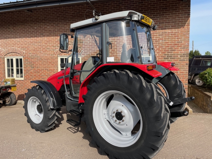 Massey Ferguson 4235