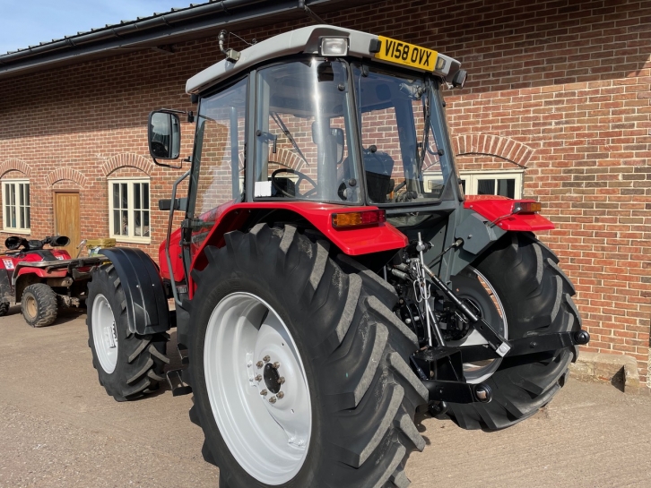 Massey Ferguson 4235