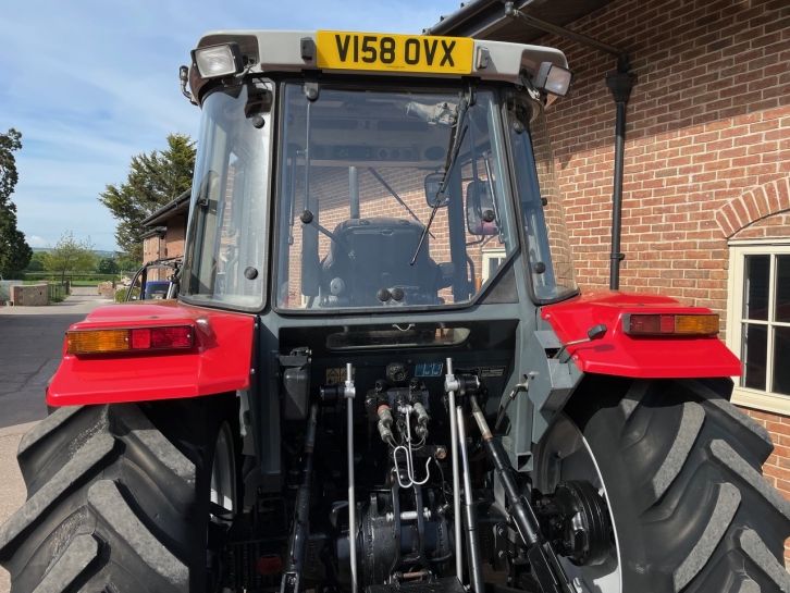 Massey Ferguson 4235