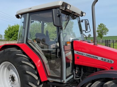 Massey Ferguson 4235