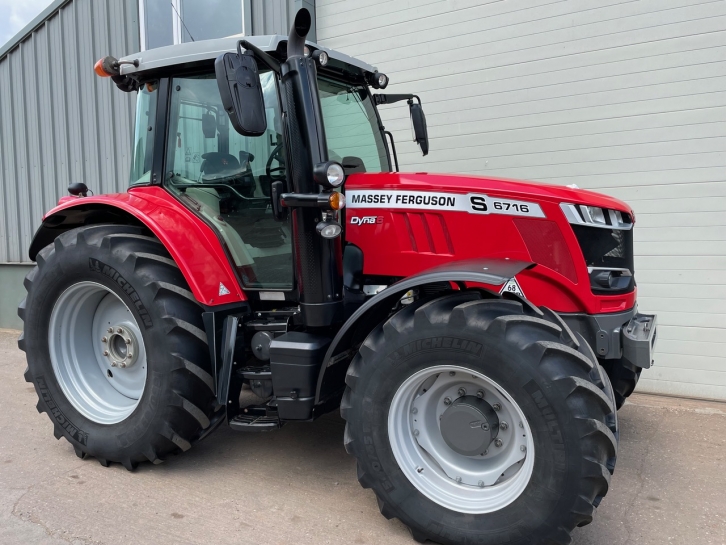 Massey Ferguson 6716S