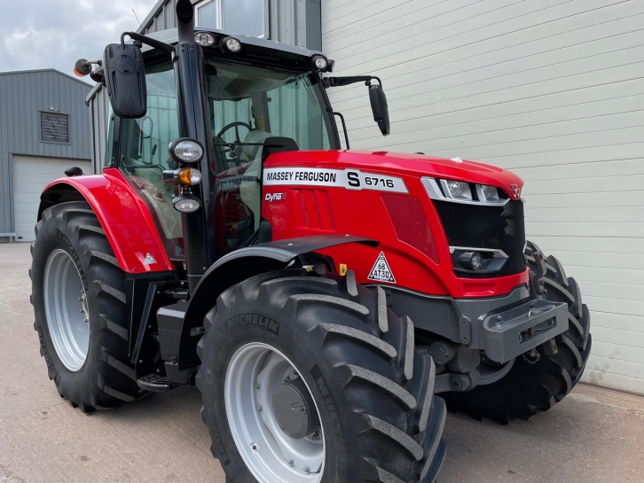 Massey Ferguson 6716S