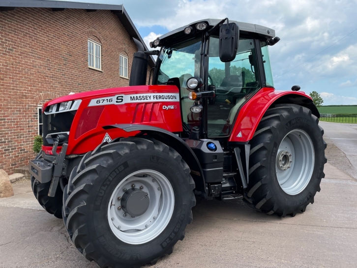 Massey Ferguson 6716S