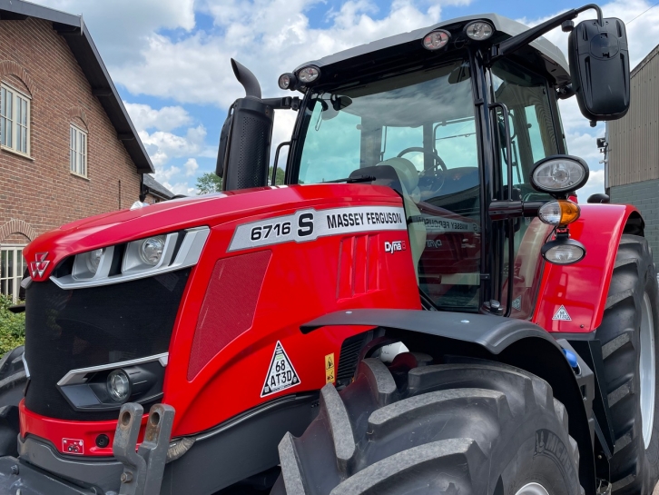 Massey Ferguson 6716S