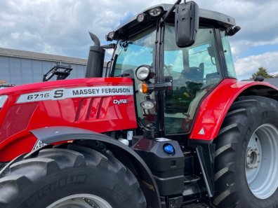 Massey Ferguson 6716S