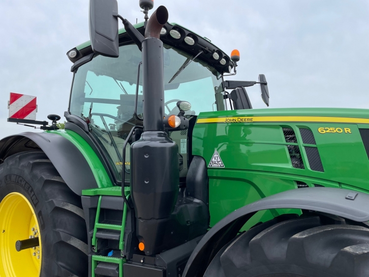 John Deere 6250R Ultimate Edition
