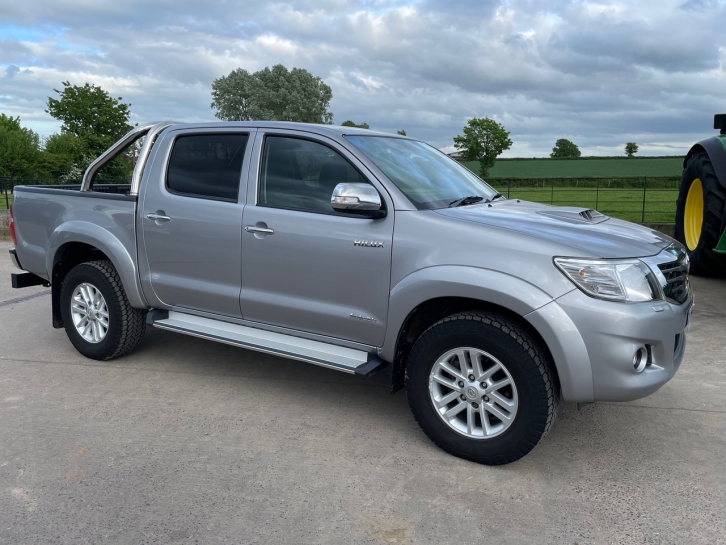 Toyota Hi-Lux Invincible 3.0LT diesel