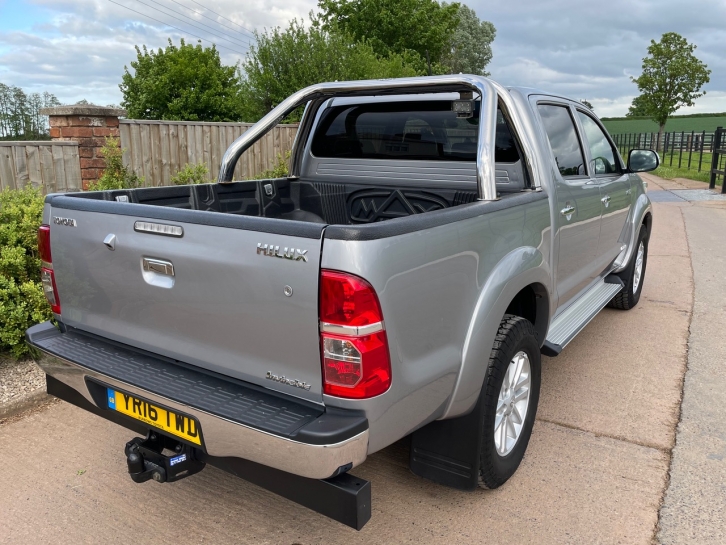 Toyota Hi-Lux Invincible 3.0LT diesel