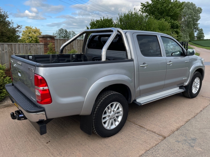 Toyota Hi-Lux Invincible 3.0LT diesel