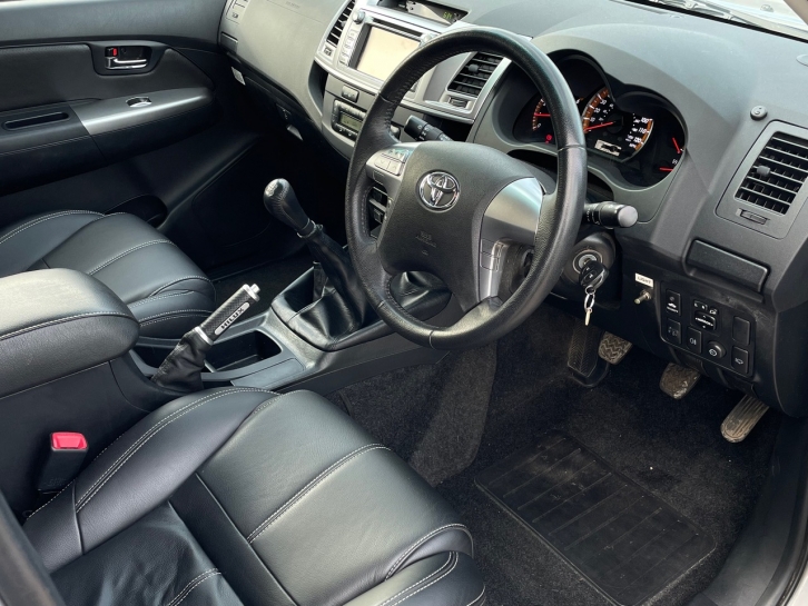 Toyota Hi-Lux Invincible 3.0LT diesel