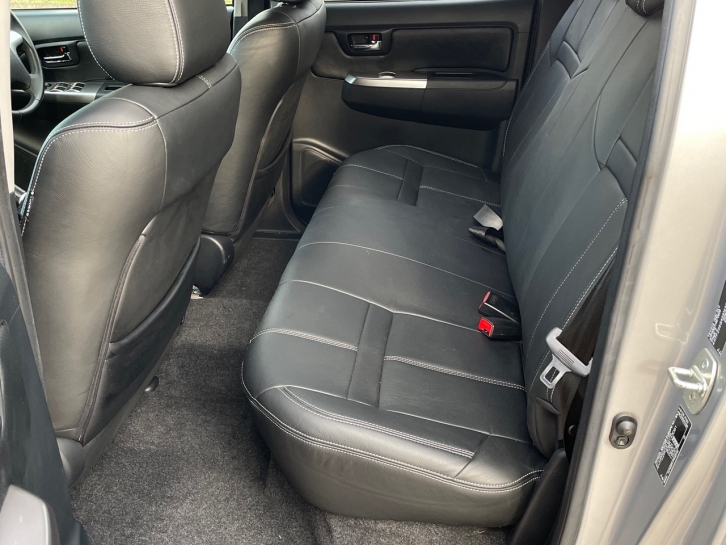 Toyota Hi-Lux Invincible 3.0LT diesel