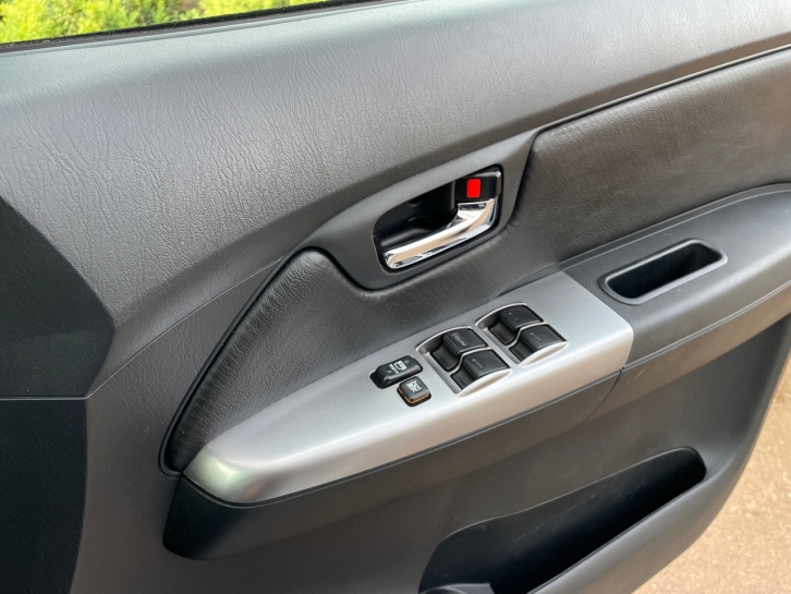 Toyota Hi-Lux Invincible 3.0LT diesel