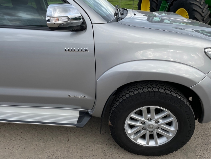 Toyota Hi-Lux Invincible 3.0LT diesel