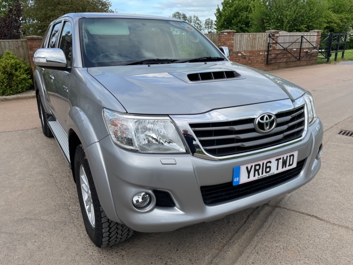 Toyota Hi-Lux Invincible 3.0LT diesel